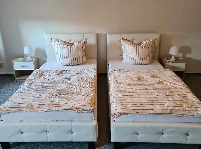 2 Raum Wohnung Im Dg